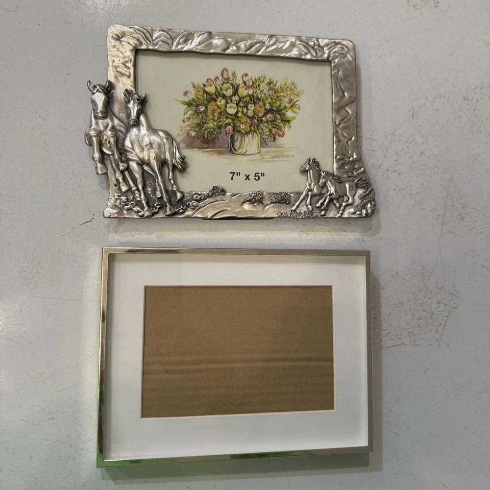 2 Picture Frames a 3D Horse and Rectangle - Holds 5x7‎ Photo Free Standing